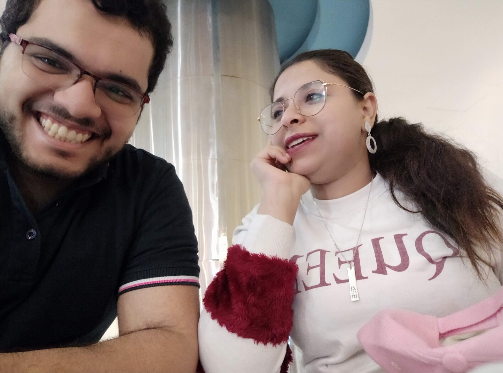 صورة مع عباد الشمس